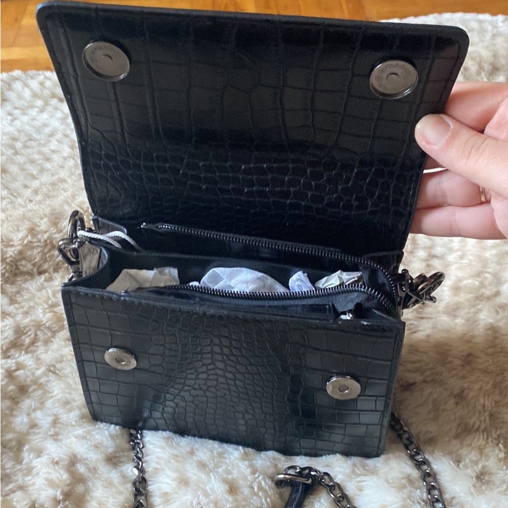 Elegant Black Croc-Embossed Women's Bag